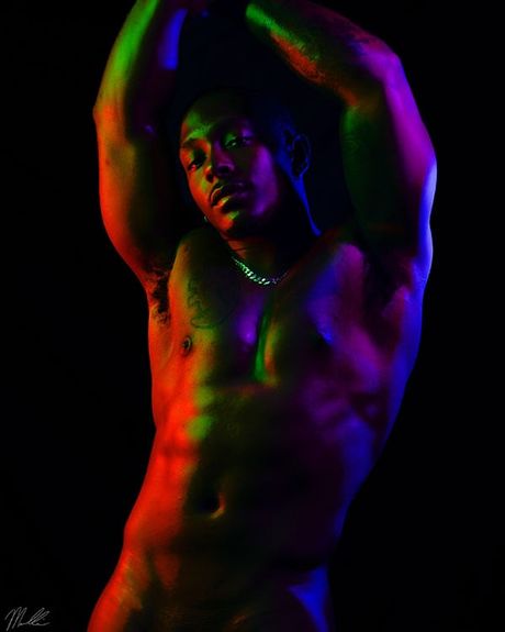 A waist up view of a nude, sexy dancer.